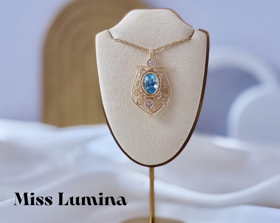 Miss Luminaのエンブレムジュエリー