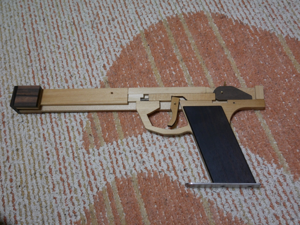 2009年作　無銘（競技用銃）