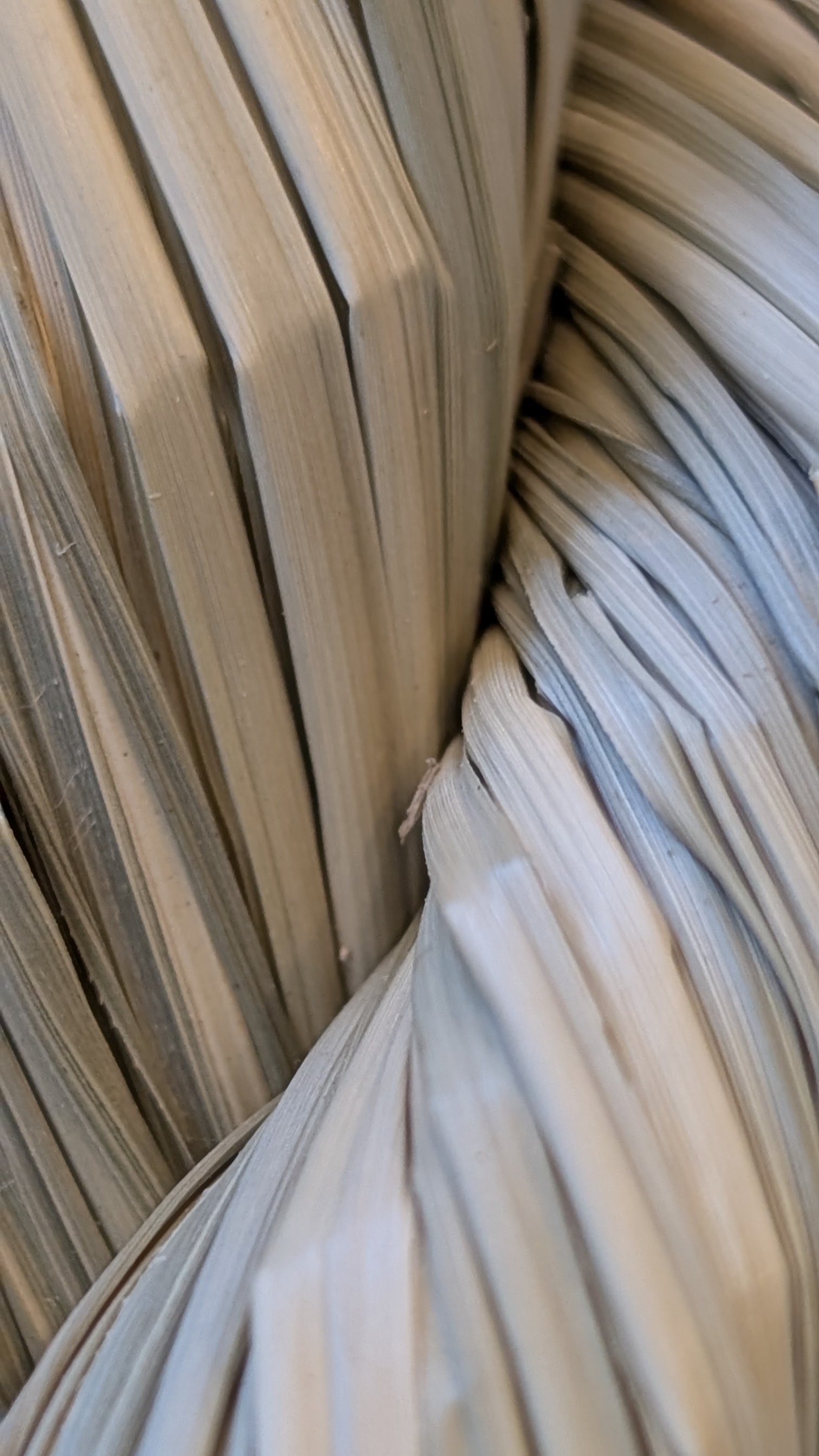 撚の輪｜YORINOWA は、 空間にそっと区切りを与える アクセントピースです。