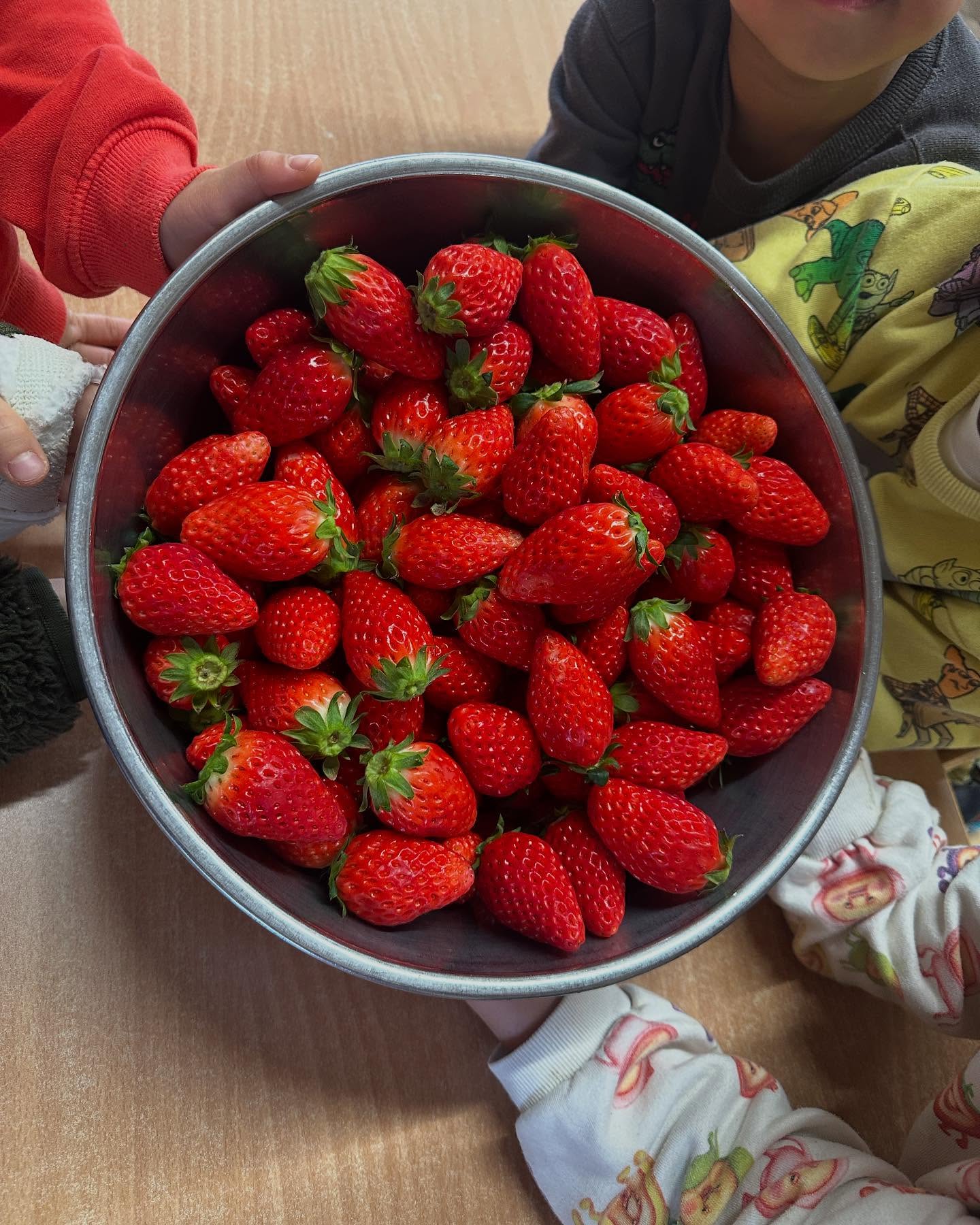 【☀️太陽の子保育園へ いちごをお届けしました】2025年4月23日