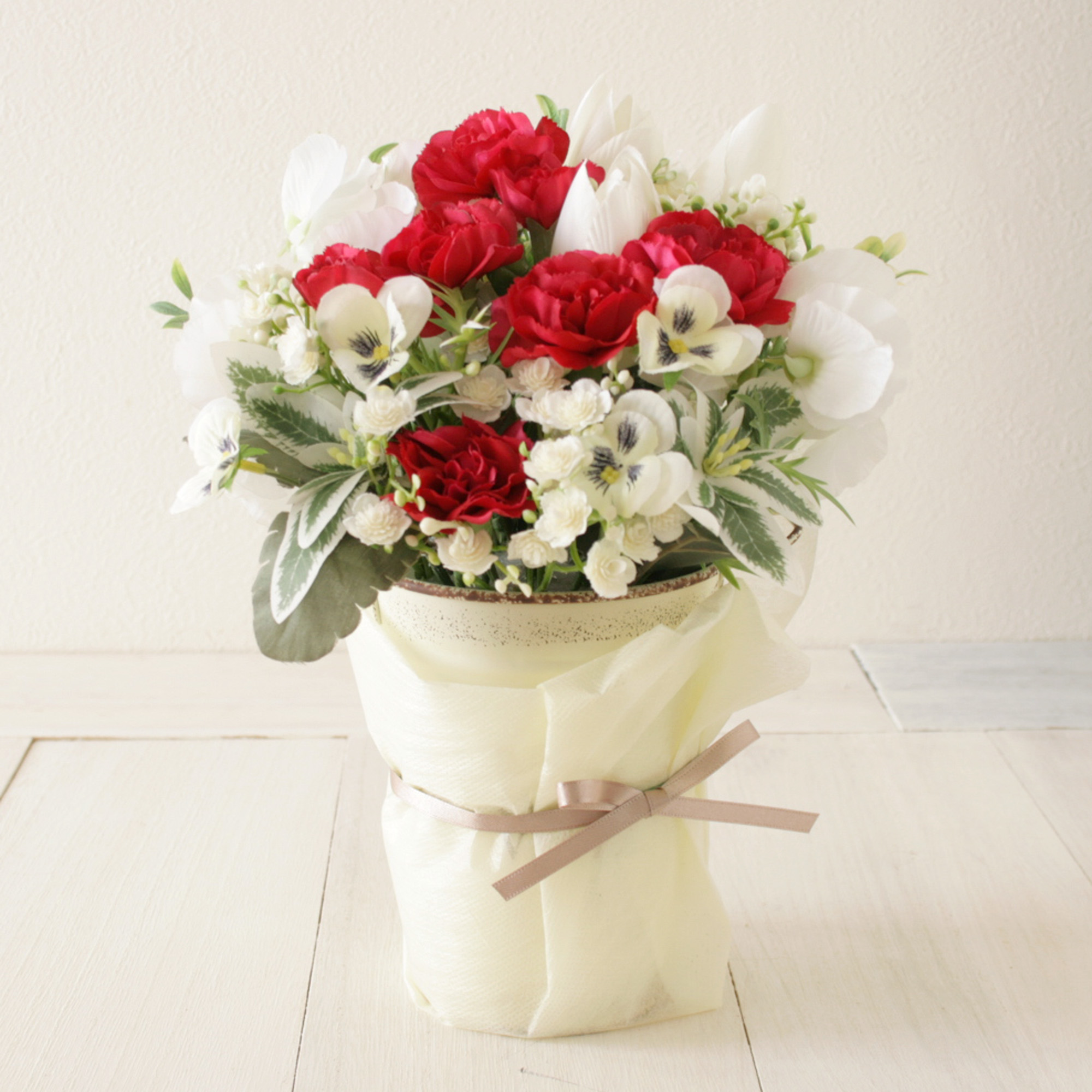 母の日の贈りものに。ブリキポットの春色アレンジメント