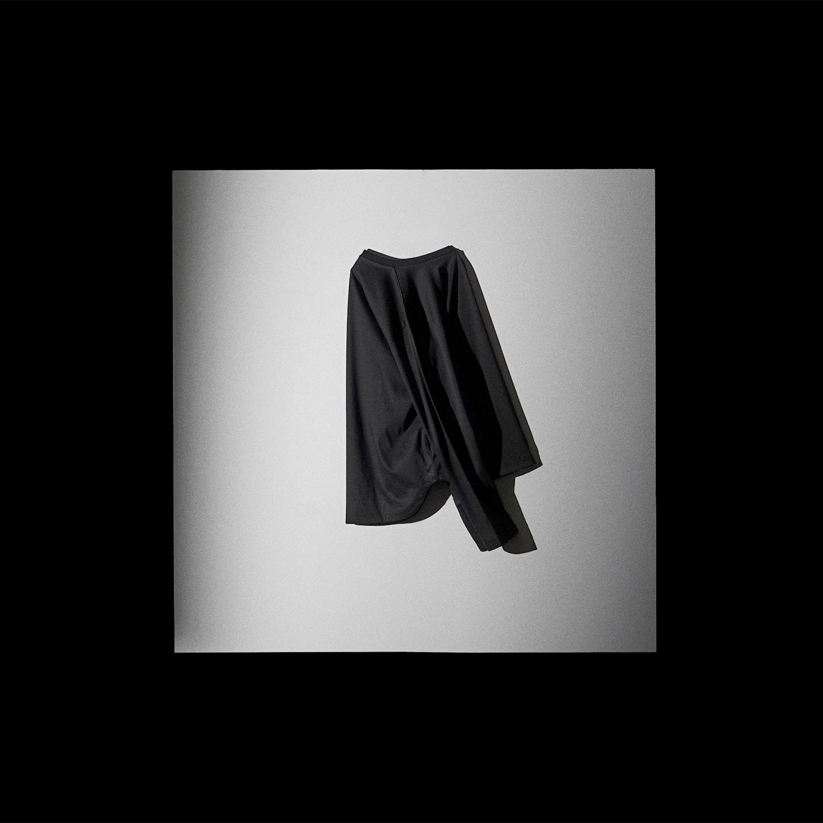 ドレスシャツのような気品ある上質なコットンドレスTシャツ