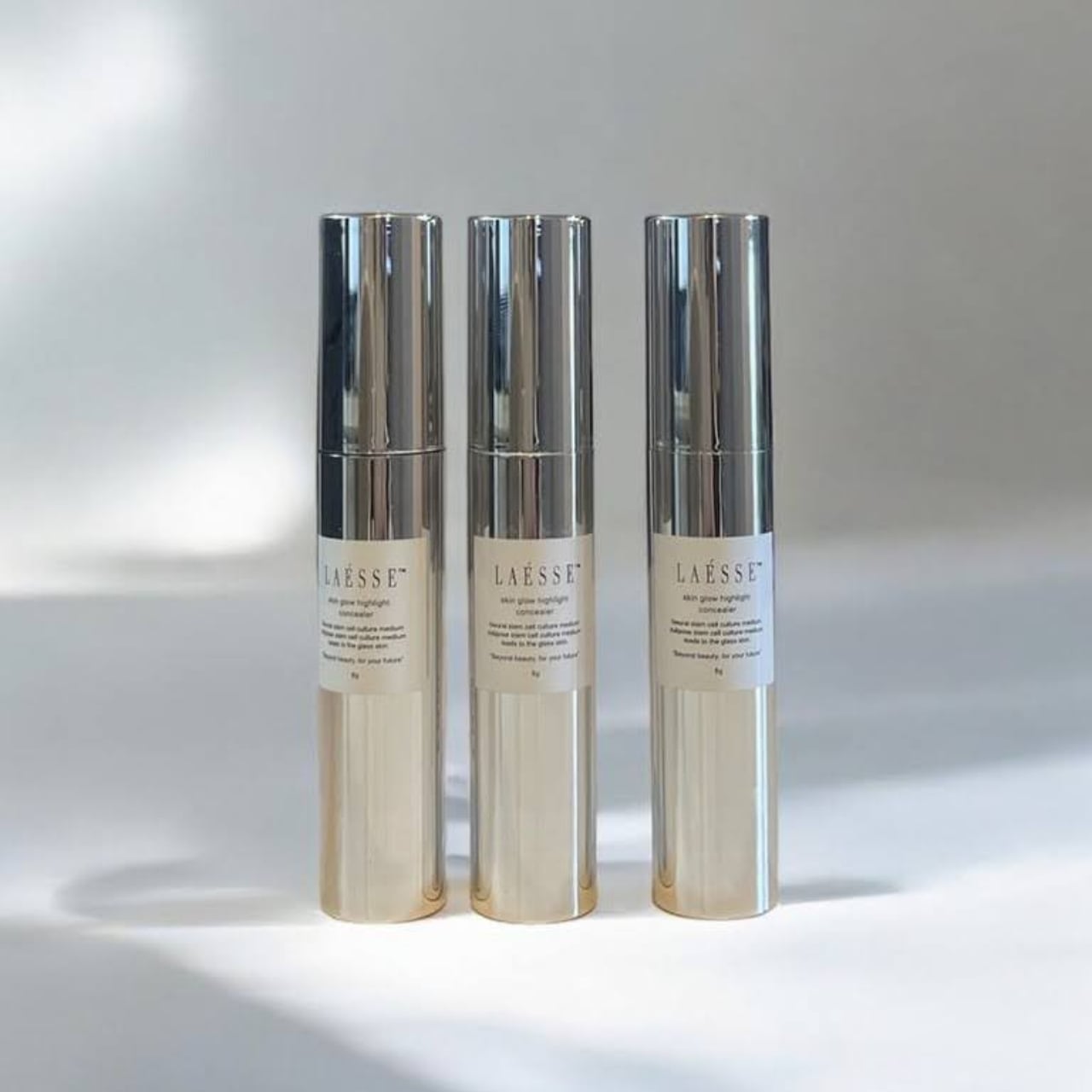 LAESSE glass skin Glow Highlight Concealer