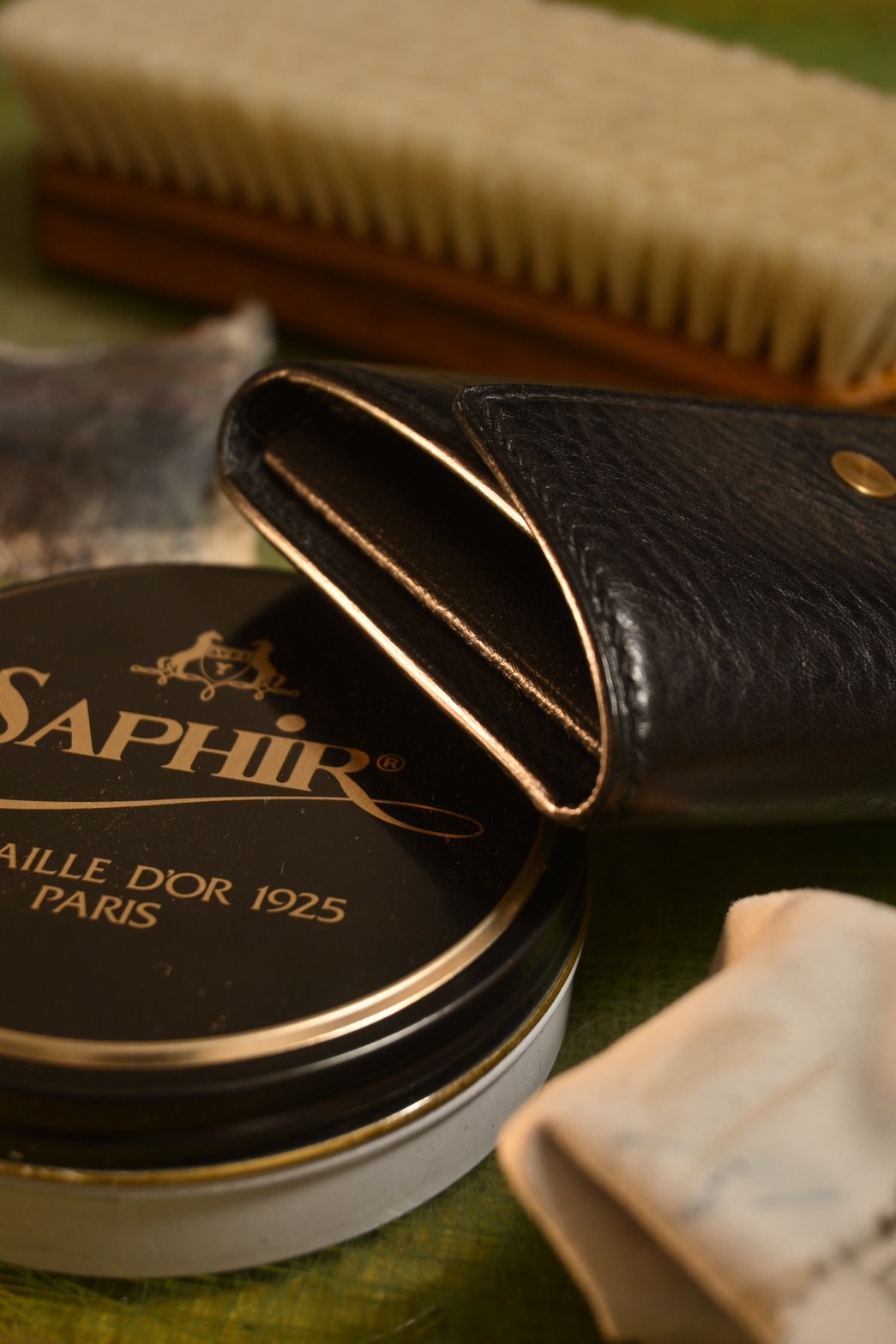 革靴のように手をかける楽しみを革小物にも