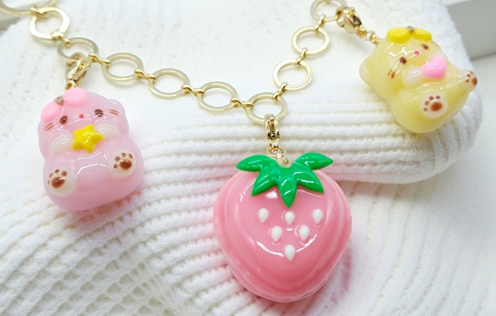 肉球が可愛い猫ちゃんのバッグチャーム