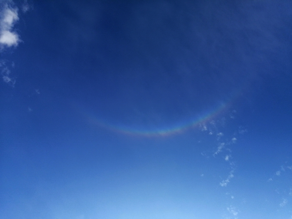 逆さの虹が出てました