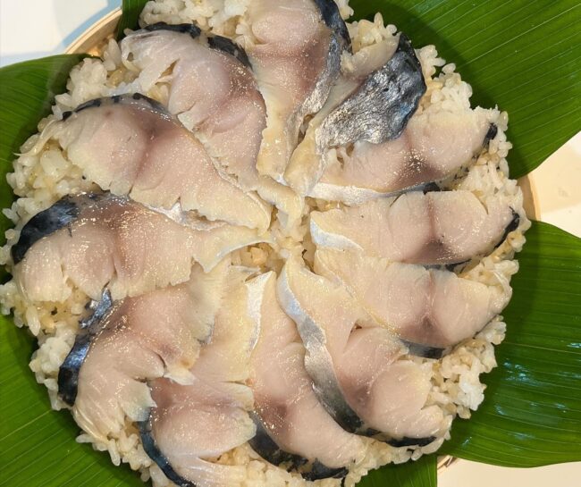 【さば寿司】初夏の香りを楽しむ｜パックご飯でつくる、玄米笹寿司