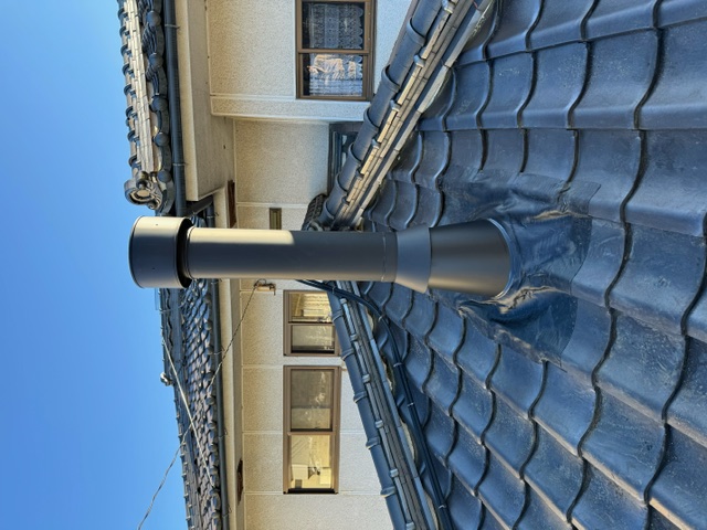 ◆長野県上田市、屋根出しフラッシングの薪ストーブを設置をしました。②