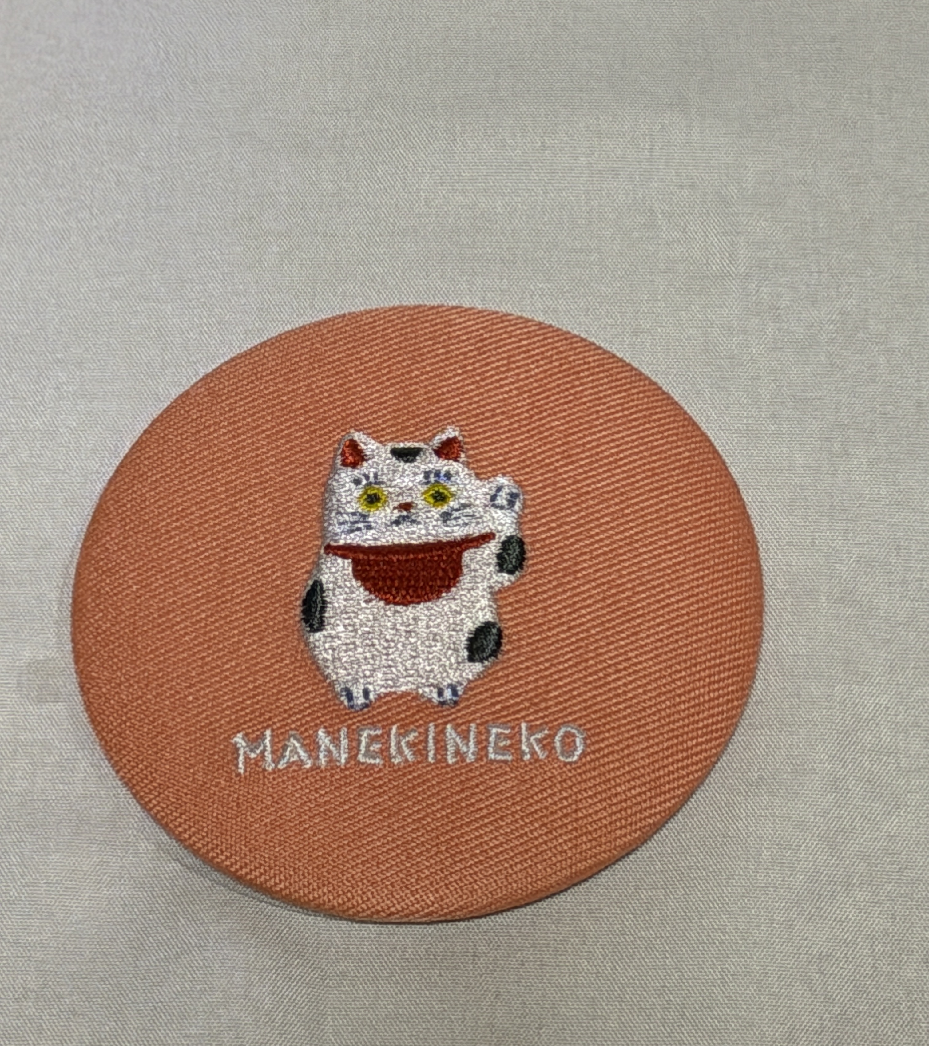 刺繍ミラー　招き猫