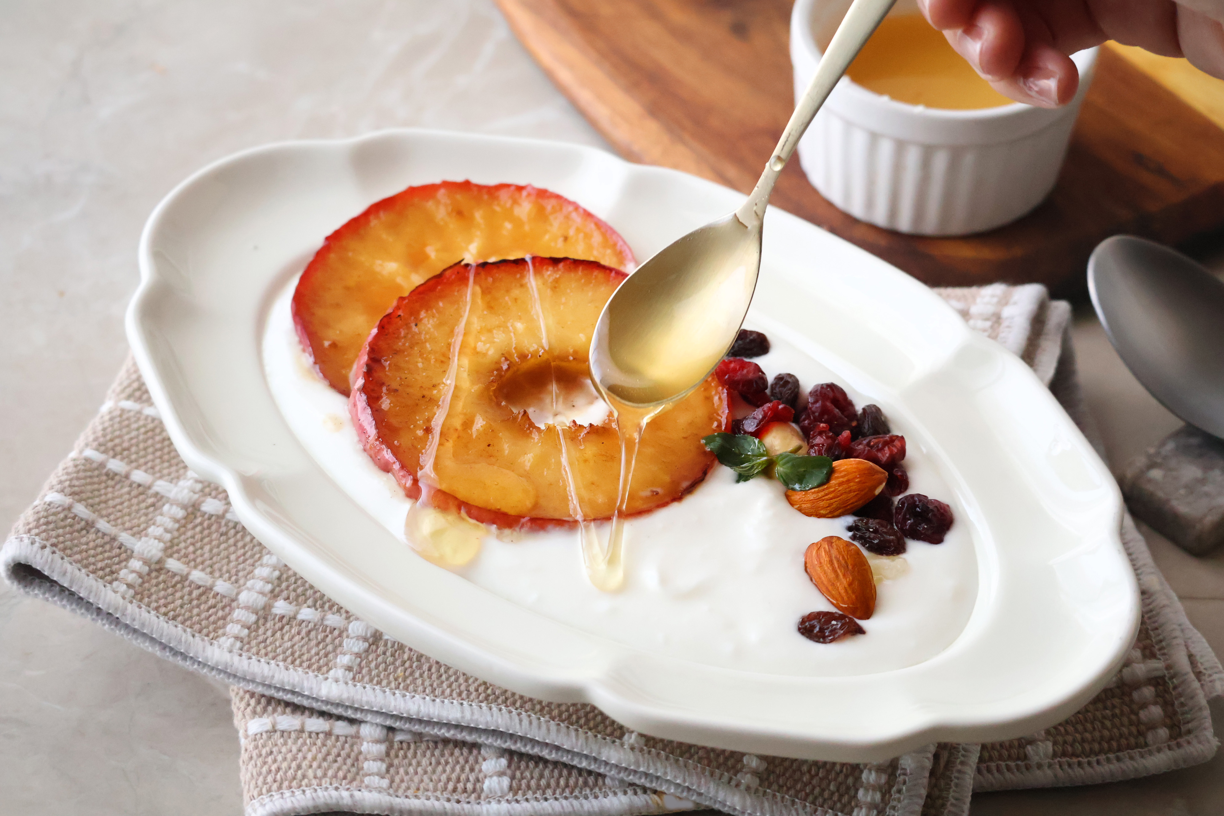 井上養蜂園のはちみつりんごソテーとヨーグルト「レシピ」