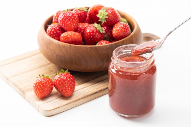 旬のイチゴをもっと美味しく。はちみつで作る自家製ソース