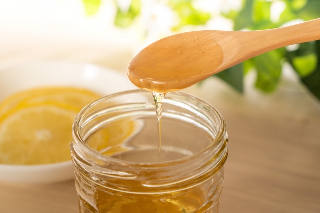 眠れない夜の救世主？はちみつが脳の興奮を鎮める理由