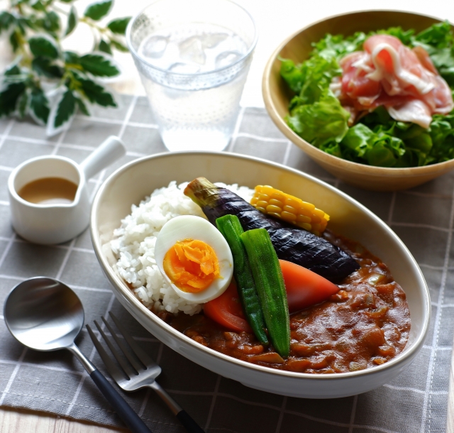 お料理の隠し味 カレーや煮物にコクを出す蜂蜜の投入タイミング