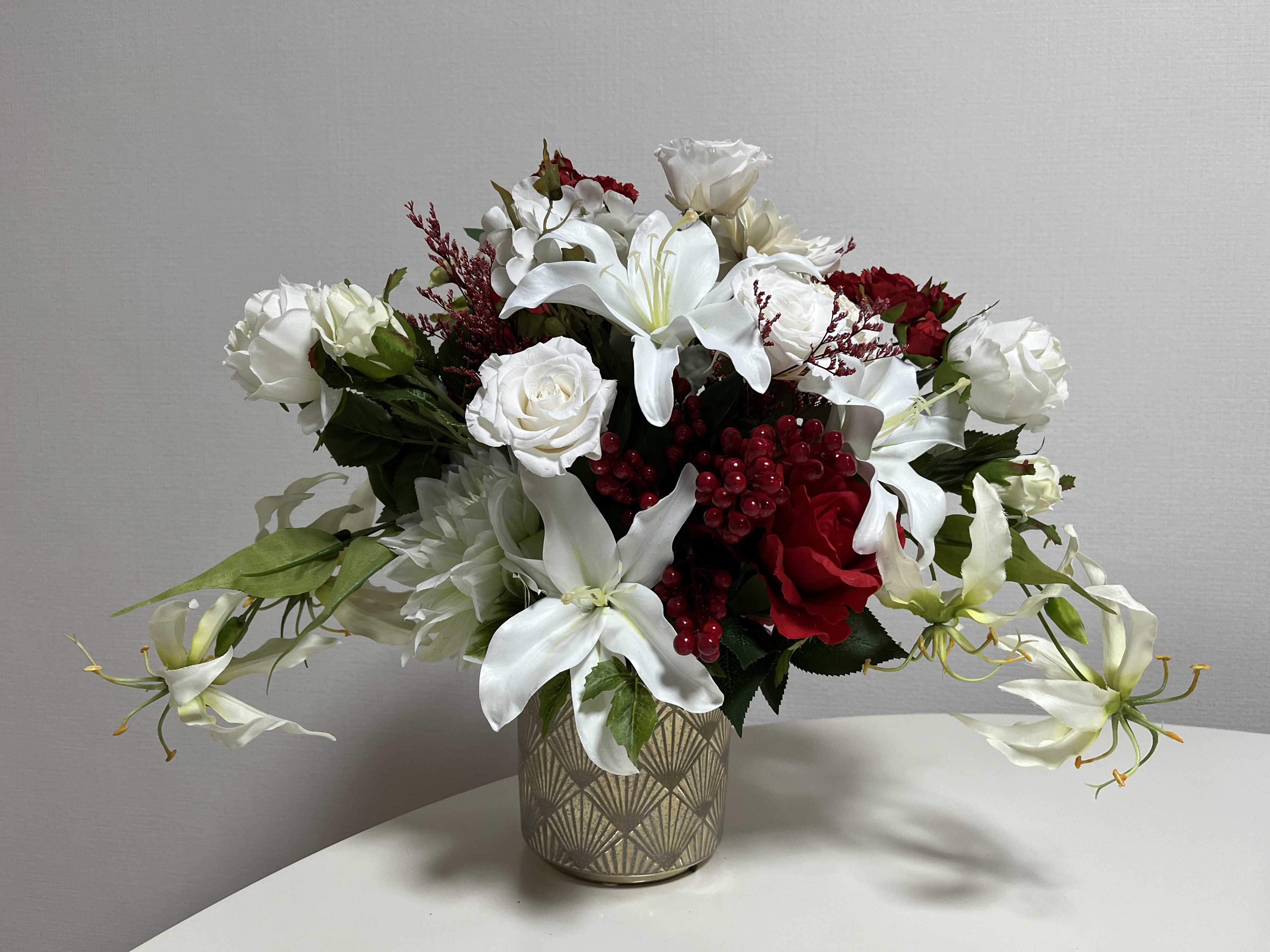 仏壇の花はどれくらいで交換する?交換時期の目安と長持ちさせる方法を解説