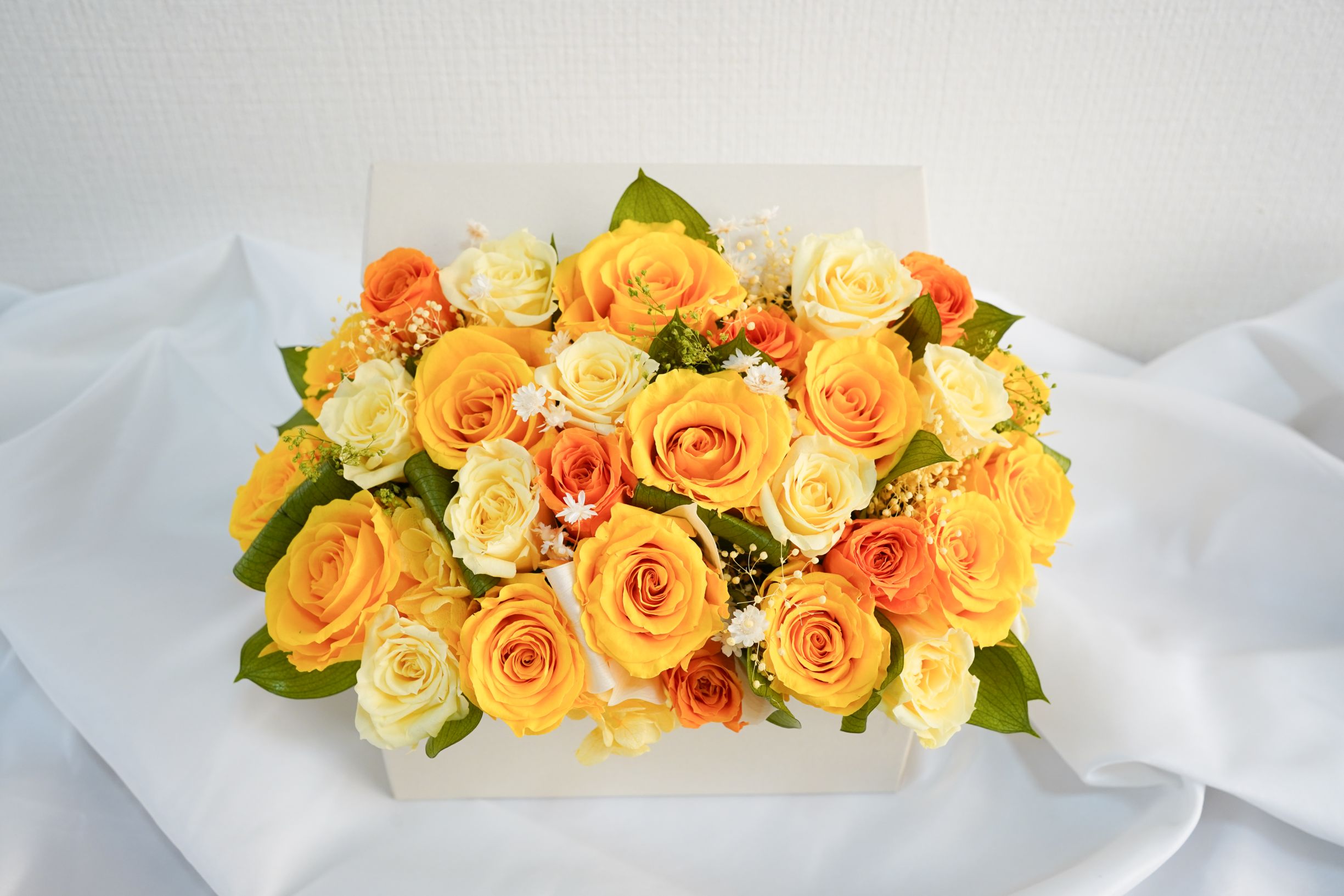 夏場でも枯れないお供え花とは?暑い季節でも美しさが続くおすすめの供花をご紹介