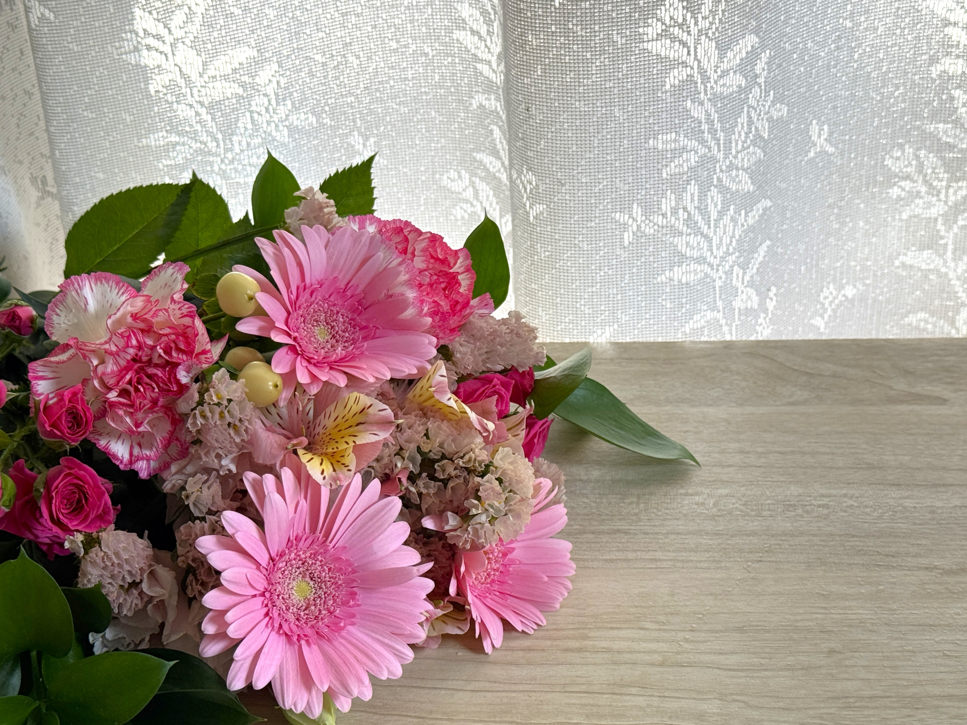 ガーベラの花言葉とは？色別の意味やプレゼントにおすすめの理由を徹底解説