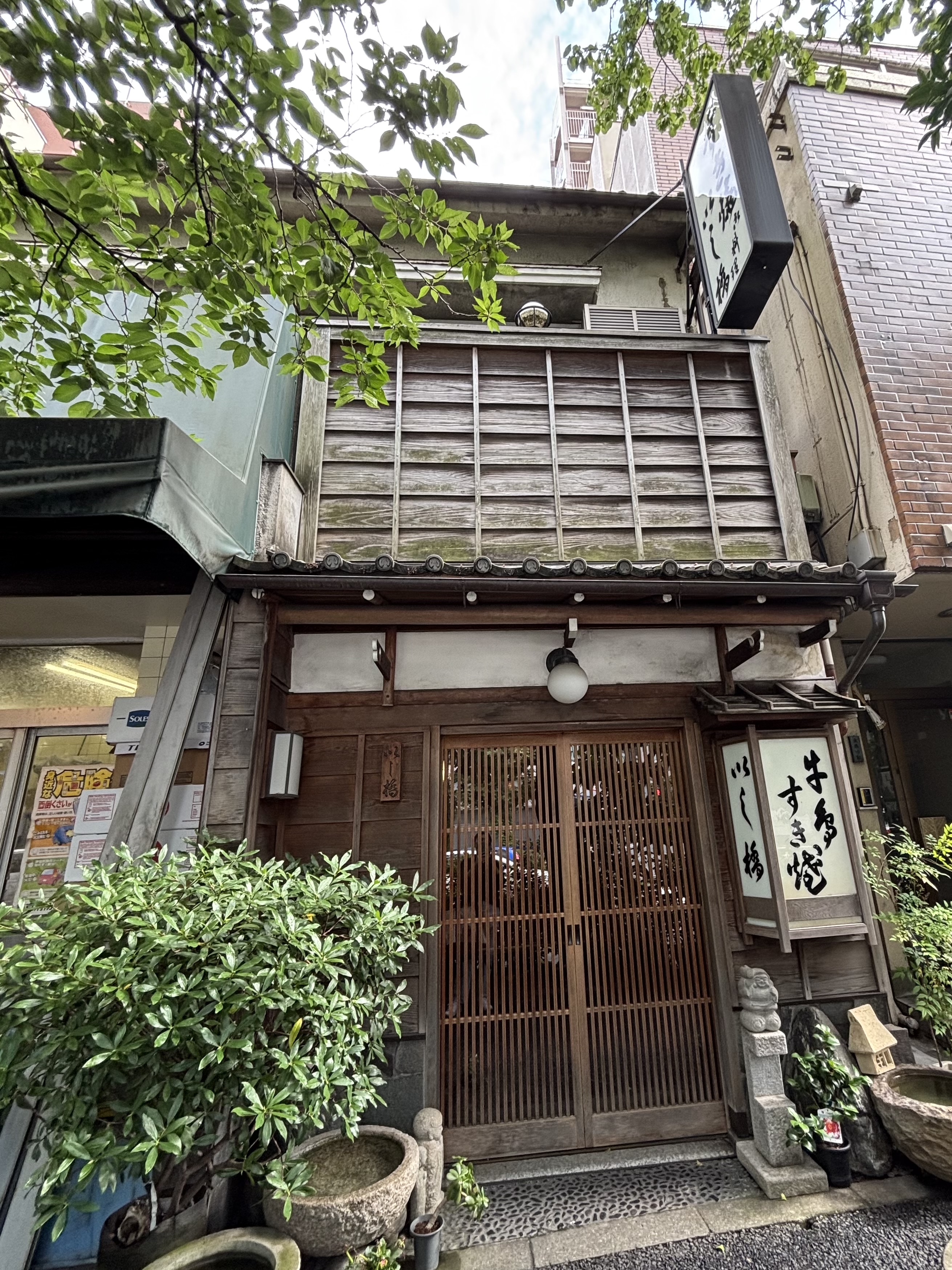 創業147年の老舗すき焼き店・いし橋様で、HATTO WINEをお取り扱いいただくことになりました