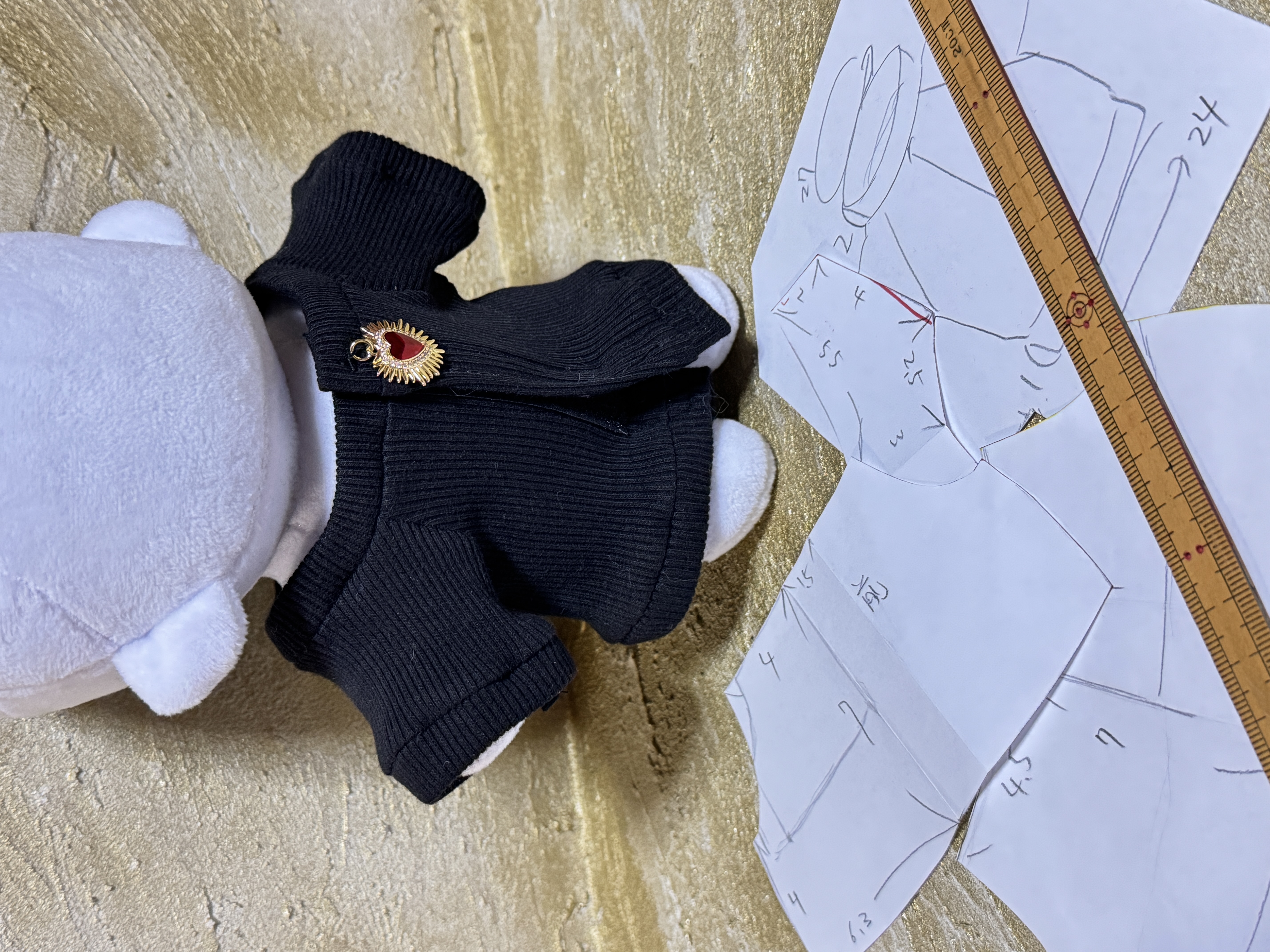 ぬいお洋服試作中