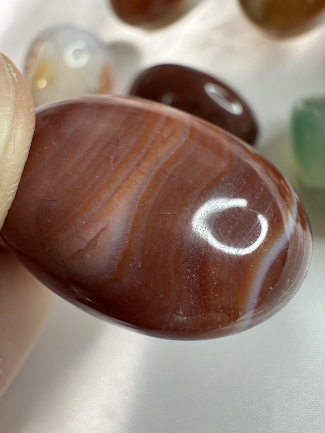 原石とタンブルの違いとは?初心者向けにわかりやすく解説