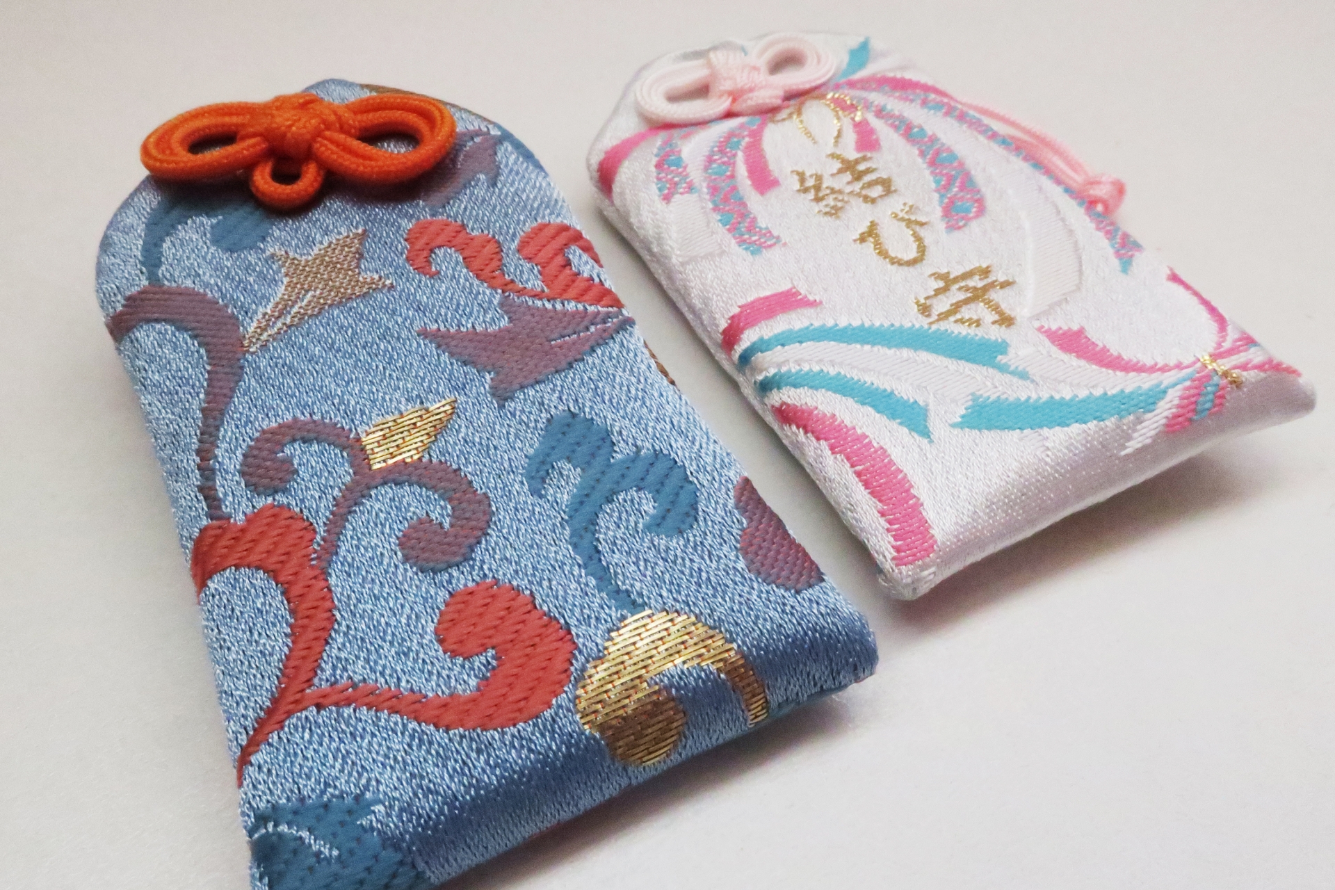 護符って何だろう?お守りとの違いと正しい取扱方法について紹介します