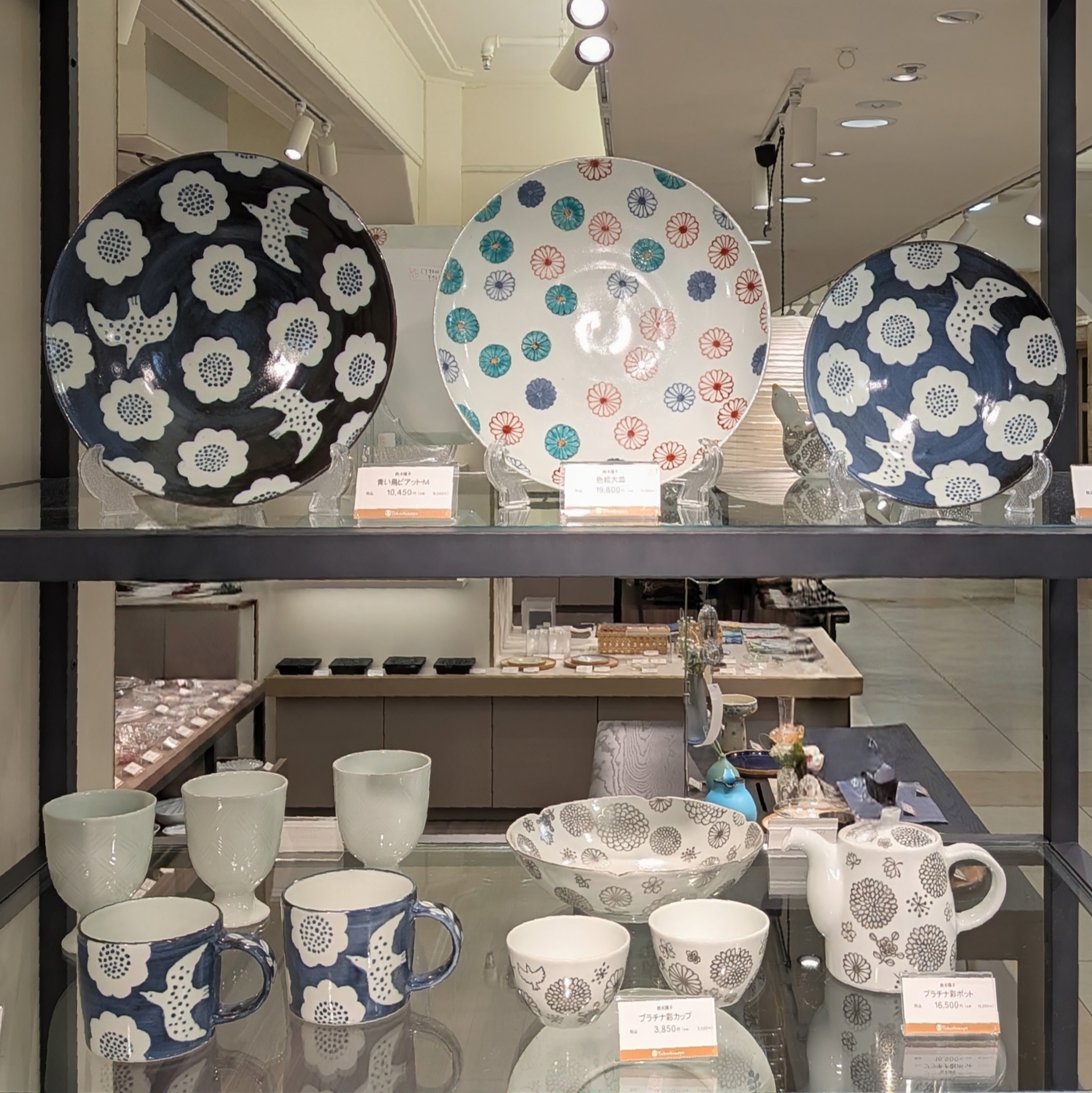 夏展示に鳥の器を