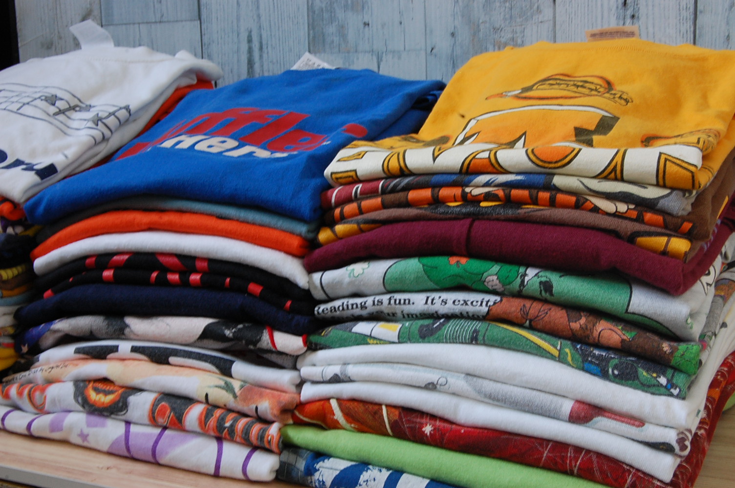 古着Tシャツを購入したら洗濯したほうがいいの？古着の扱いと注意点とは