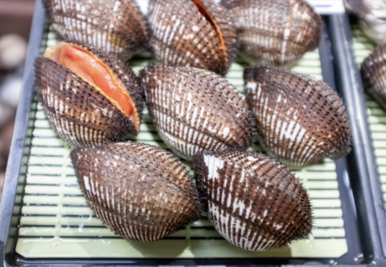 なかなか手を出しづらい殻付き赤貝を調理してみては！
