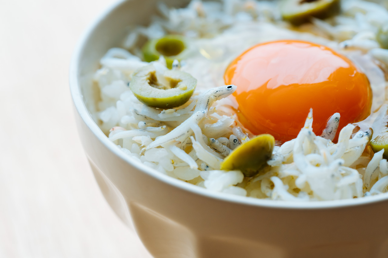 Recipe04：釜揚げシラスとオリーブの塩漬け卵かけご飯