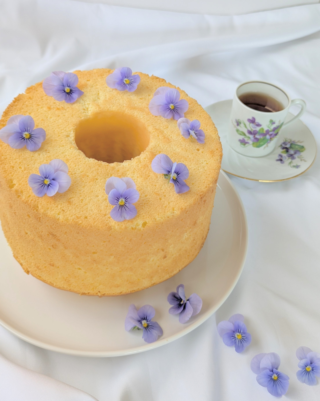 女性への誕生日プレゼントに、花を添える米粉シフォン|VIOLET Journal 08