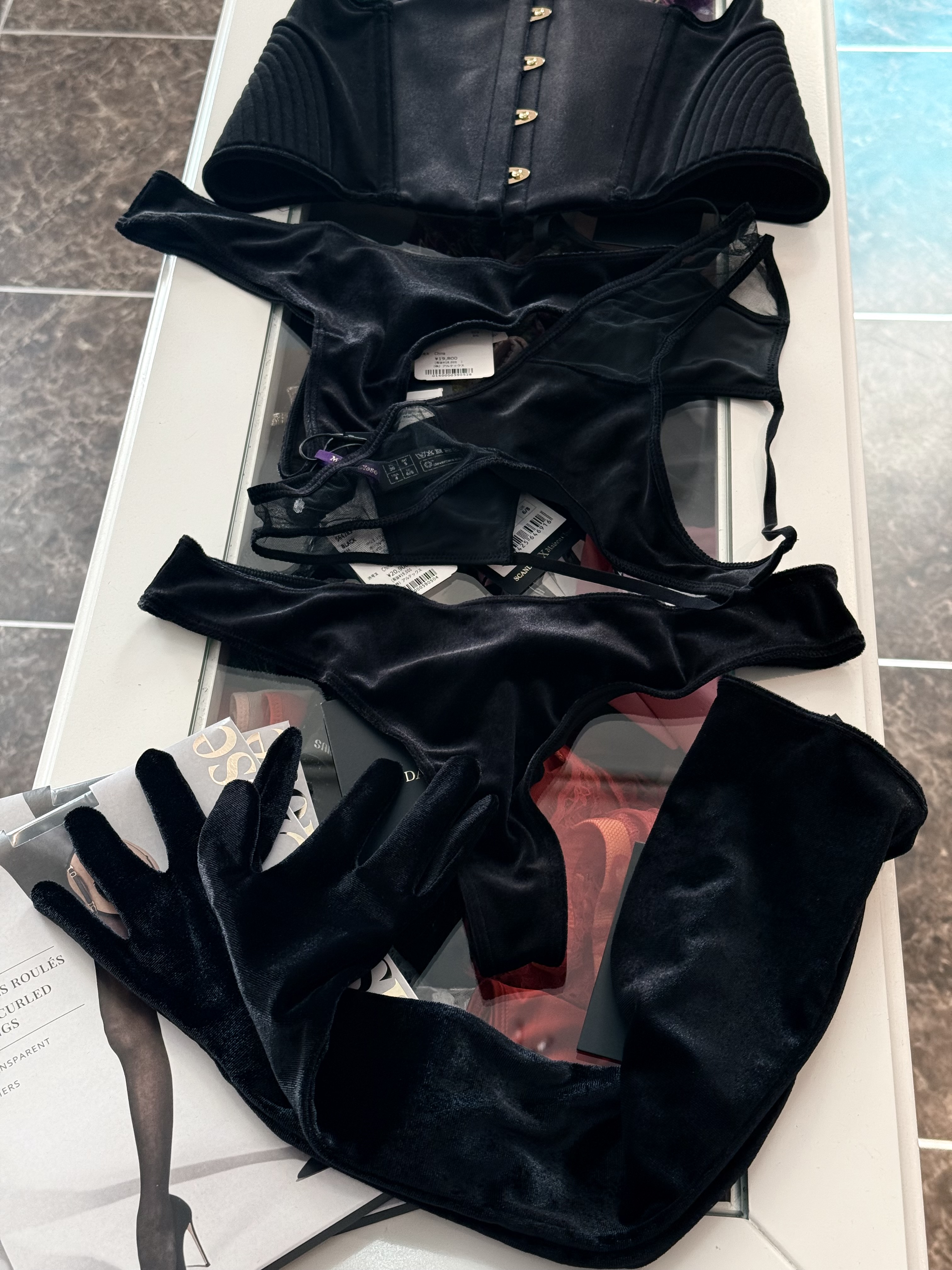 ランジェリーは物欲ではなく心の欲を艶やかに満たしてくれる【YouTube】