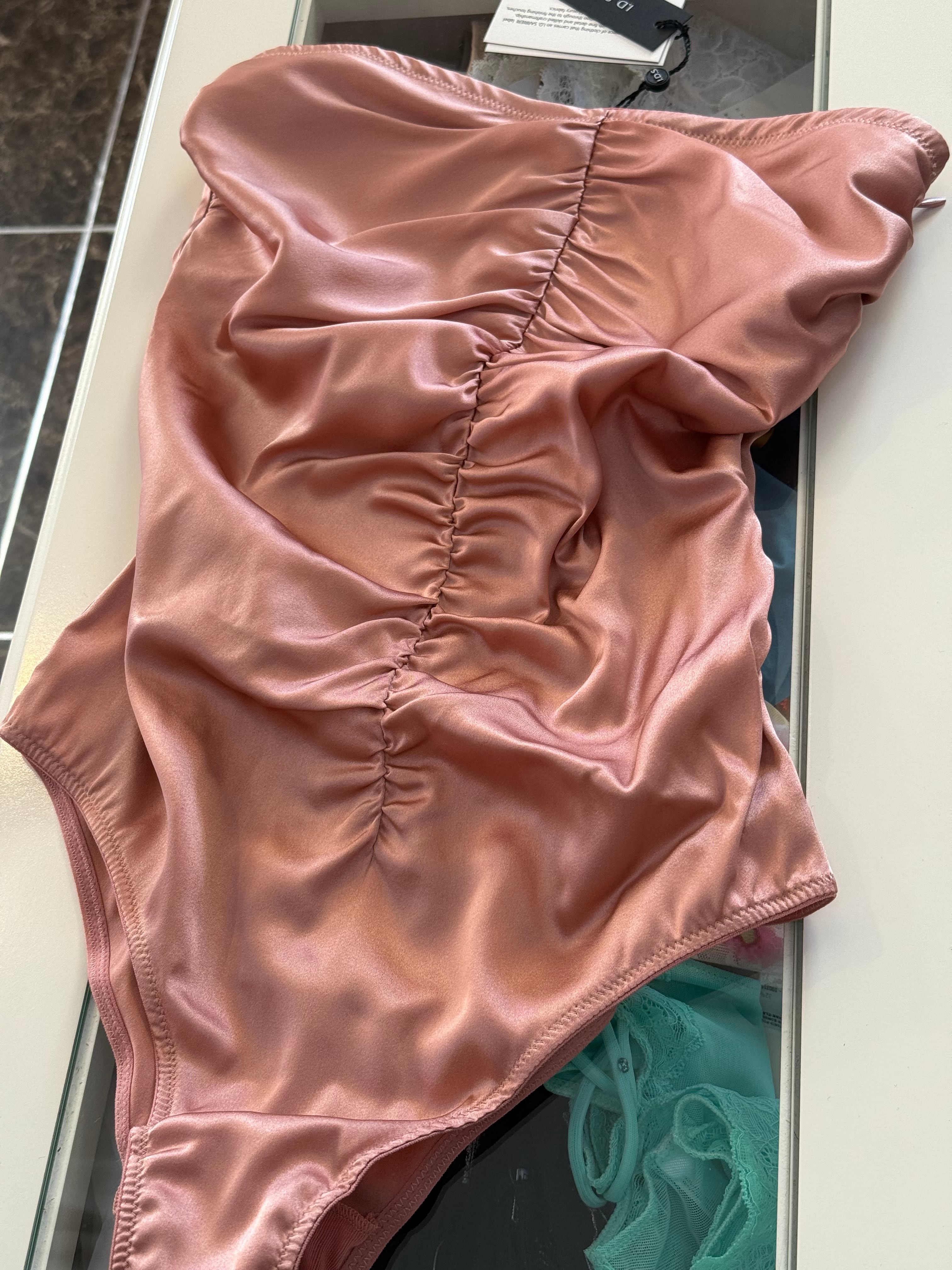 愛を込めて、自分自身を甘やかす!バレンタインにぴったりなランジェリー特集