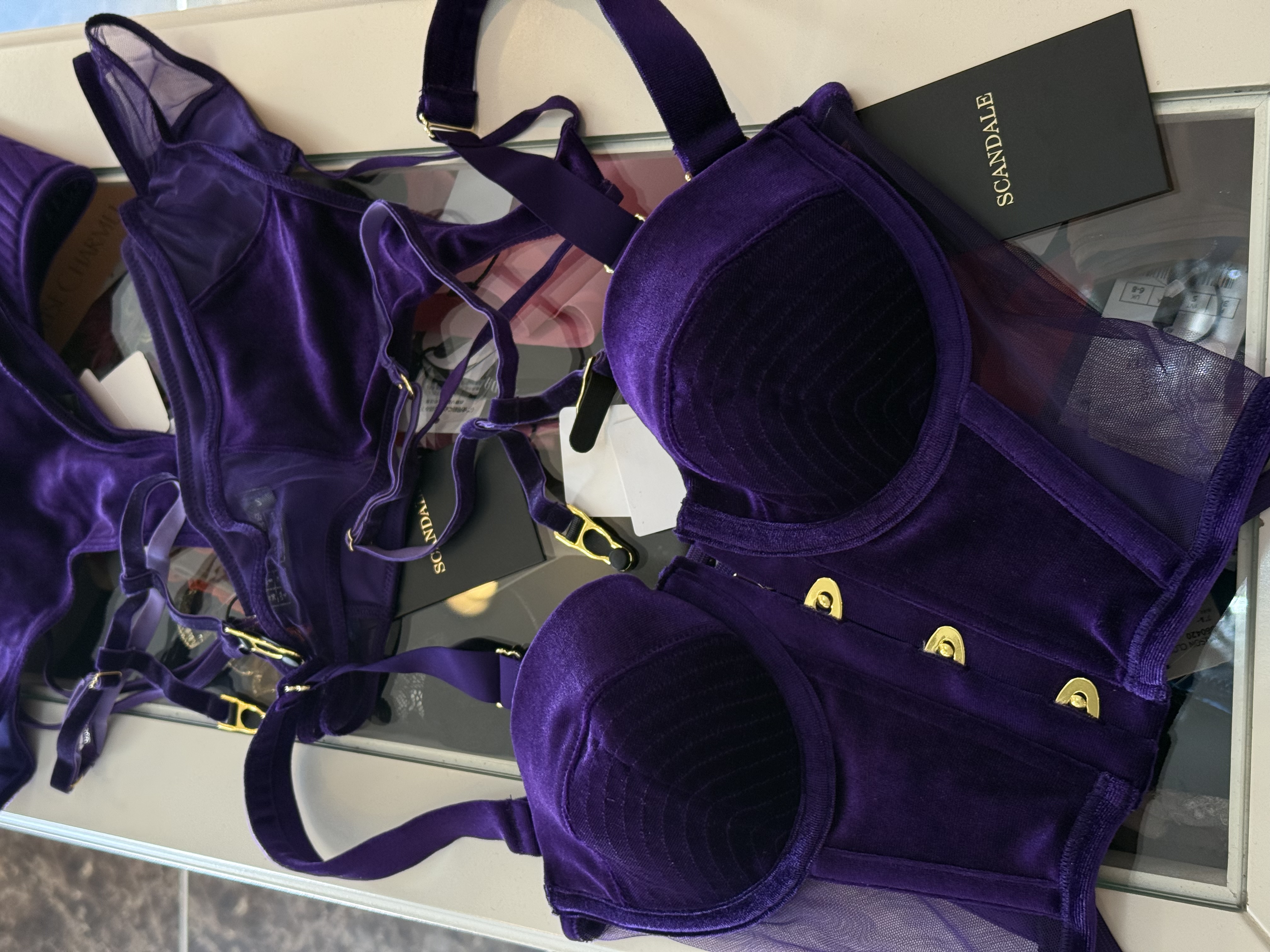 映画のクライマックスランジェリー【YouTube】ROCOCO パープルヴェルヴェット