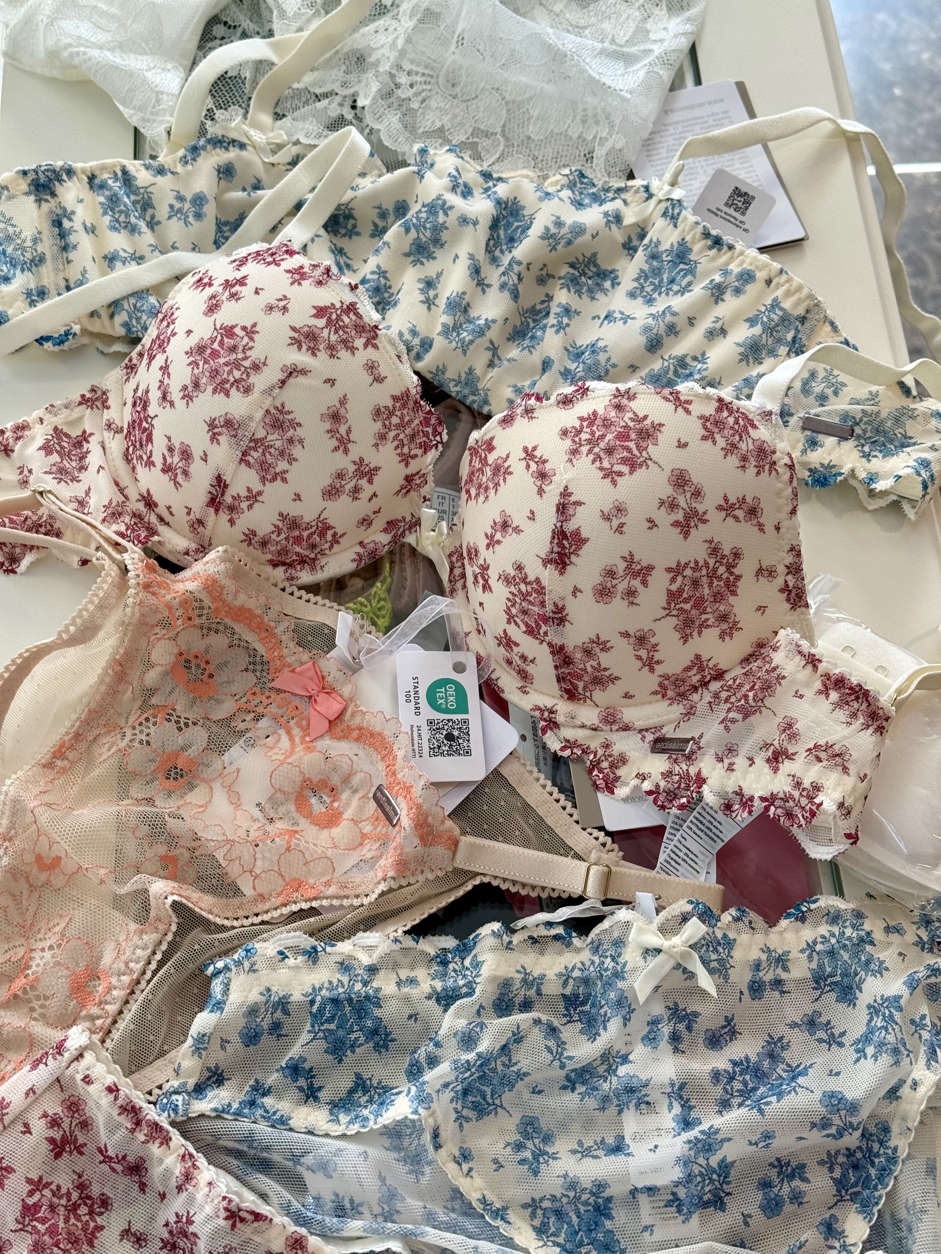 ゆっくりと流れる夏を楽しむランジェリー【YouTube】