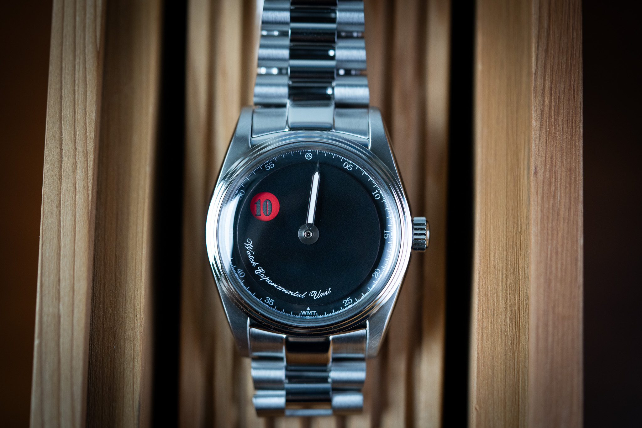O’Clock Red Edition – TIME THROUGH THE APERTURE