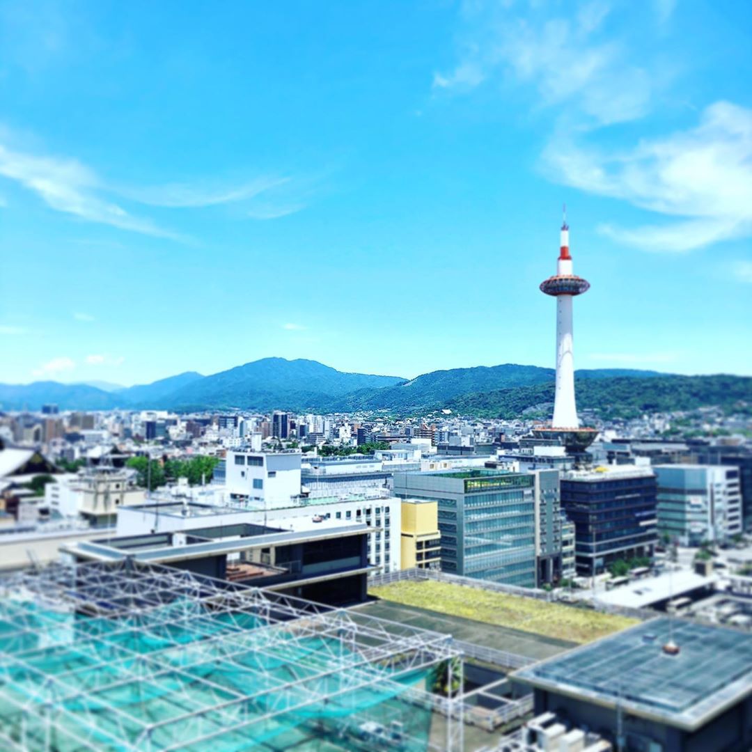 気持ちの良い晴れ空の京都です。