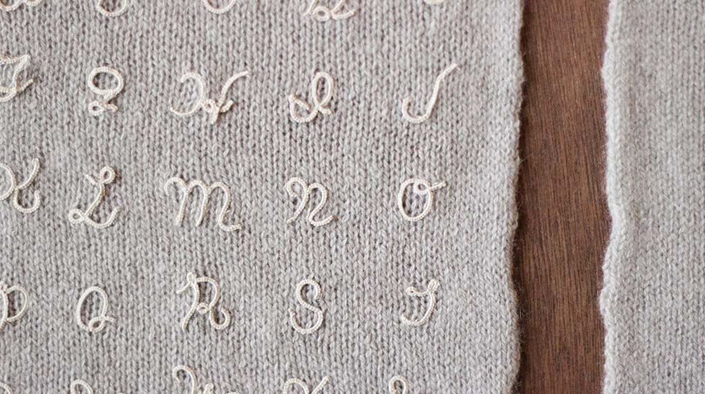 レースや刺繍を入れるサービスを行っています。