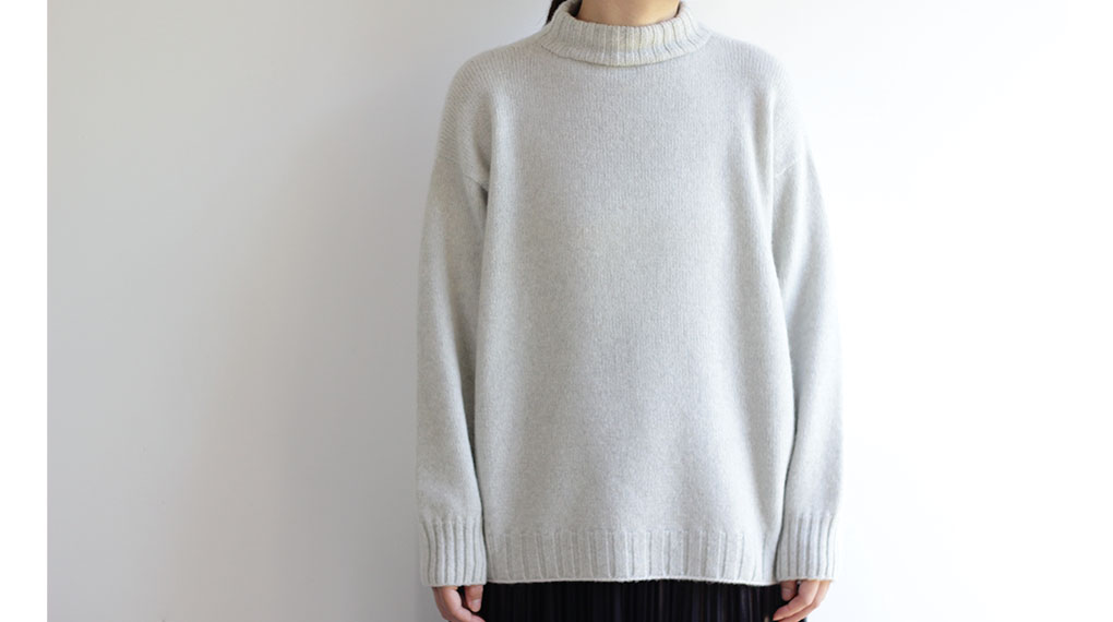 「手編み機で編んだセーター」の今月のご予約分が【残り1点】となりました。