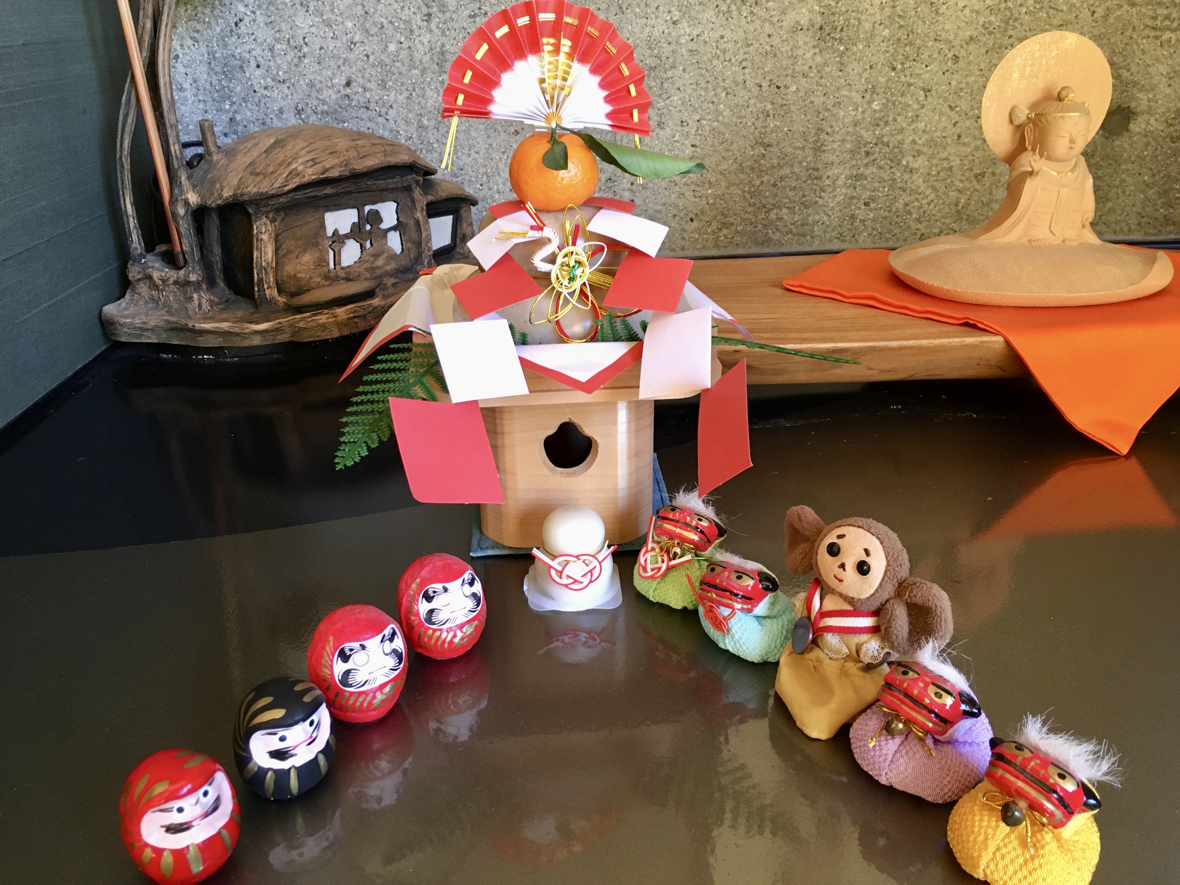 ぬいぐるみと華やかに新年のご挨拶！笑