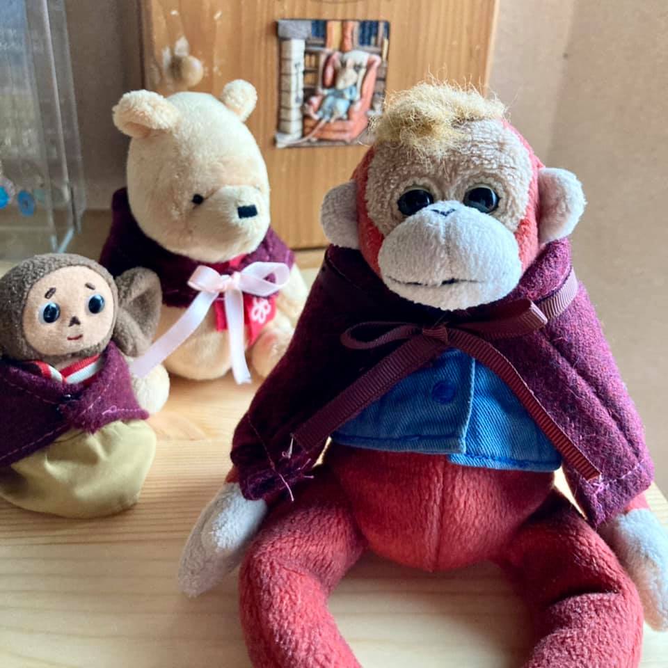 ぬいぐるみ服、作ったよ！三人お揃いのケープだよ☆あったかそう～