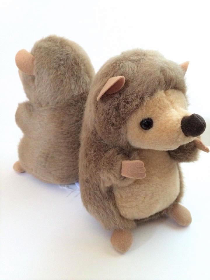 ぬいぐるみ好き必見！ふわふわ可愛いハリネズミ。ギフトに、癒しに！お買い物は商品ページへ！