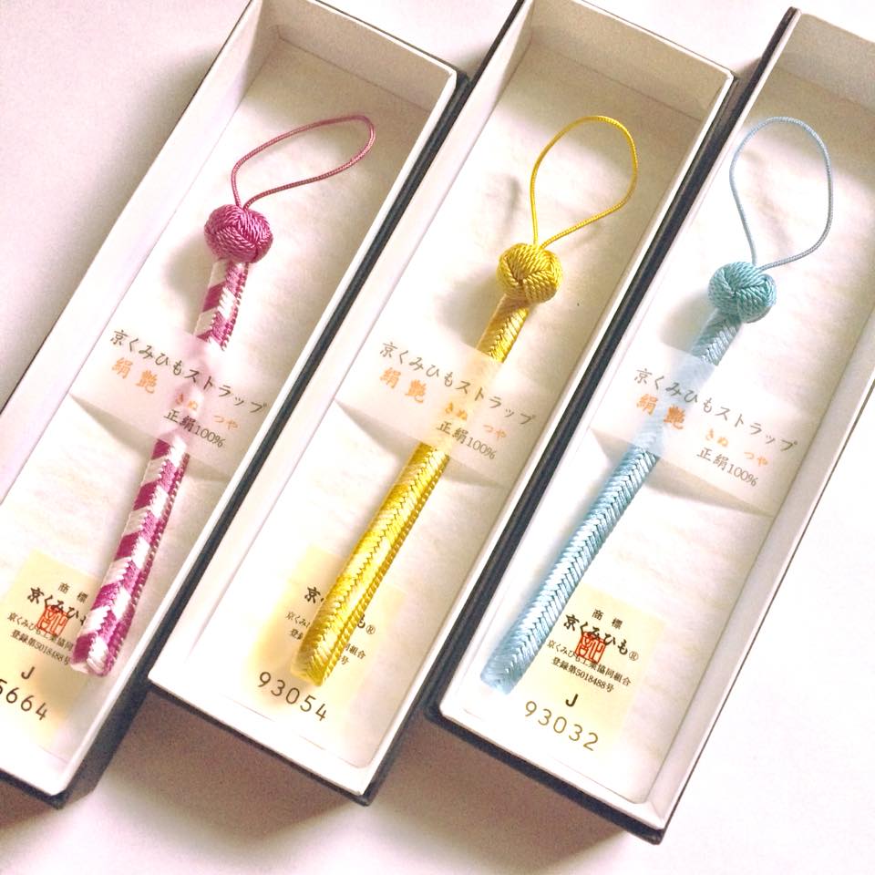 赤は完売！厄除け組み紐ストラップ。カラフルで縁起がいい～気になる方は商品ページへ！