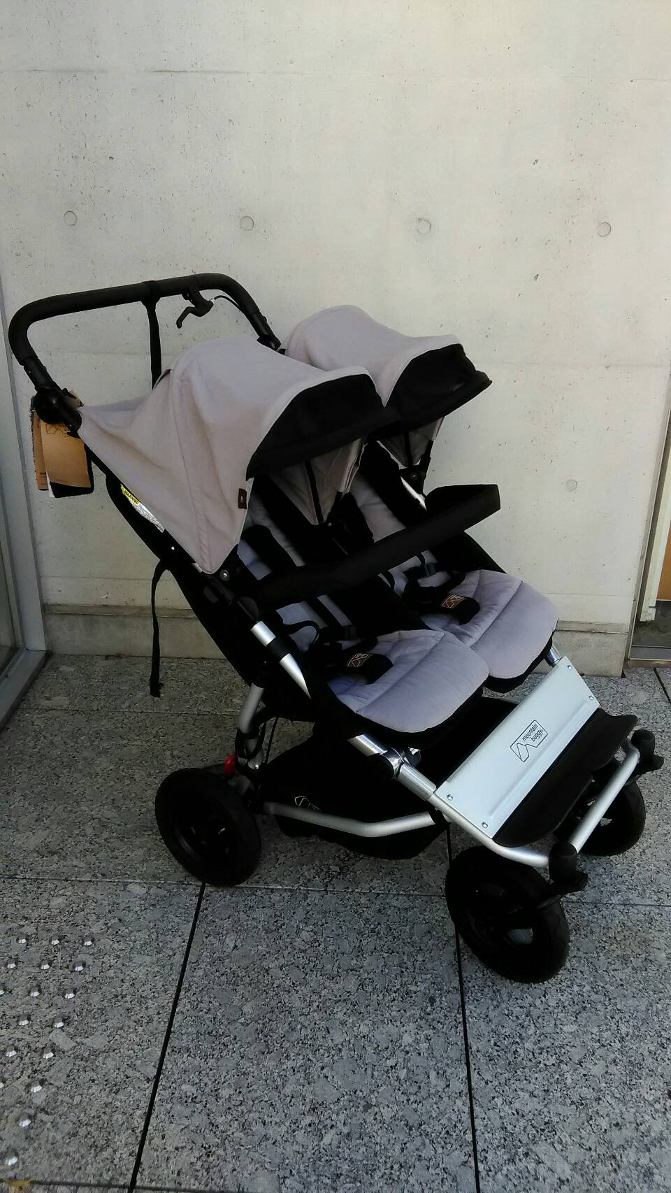 横幅６３㎝のコンパクトサイズ！横並びベビーカーmountainbuggy duetデュエット！