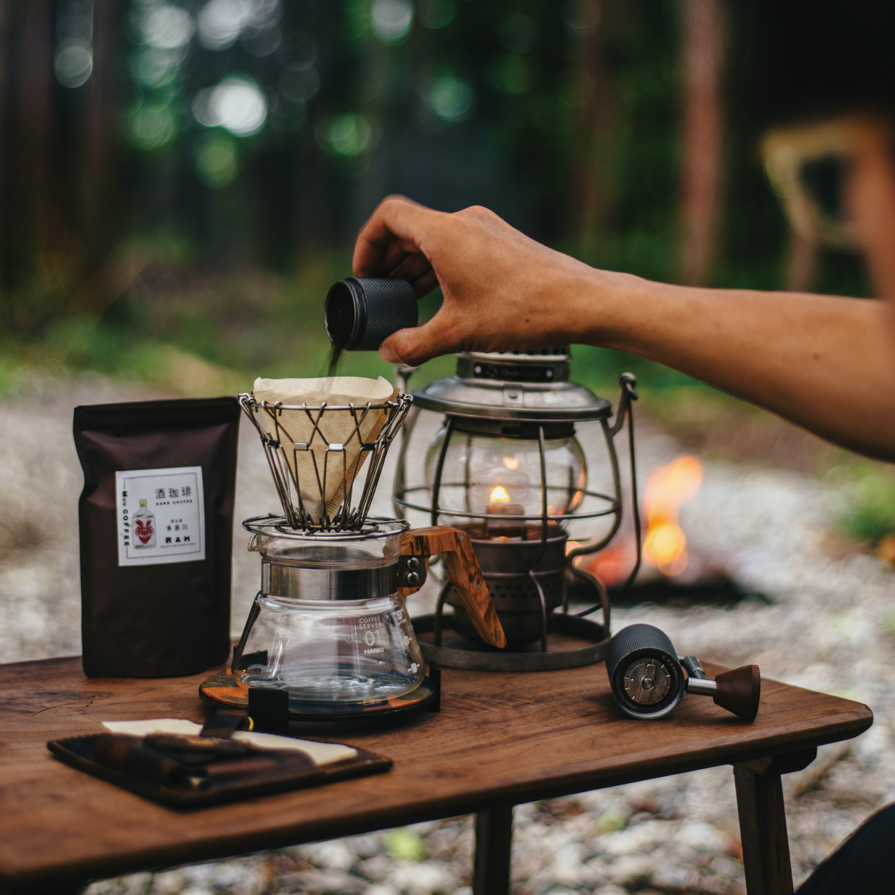 キャンプとコーヒーの静かな時間