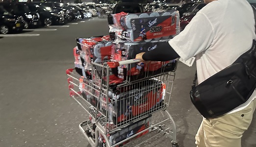初めてかも？夜の買い出しへ