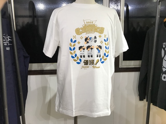 大人気商品最終入荷！！ ファミスタ × 日ハム コラボ「日本一」優勝記念Tシャツ！