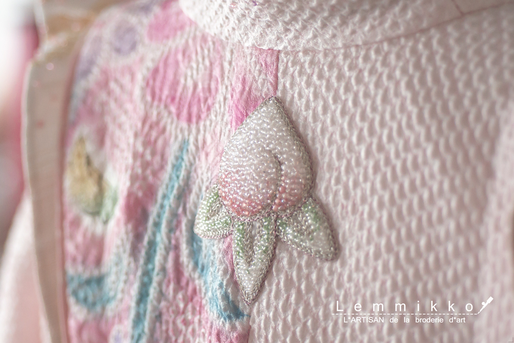 – atelier – 可愛いモモとチョウの刺繍