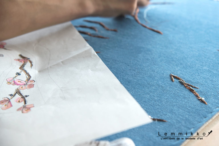 - atelier - デザイン画を見ながら刺繍