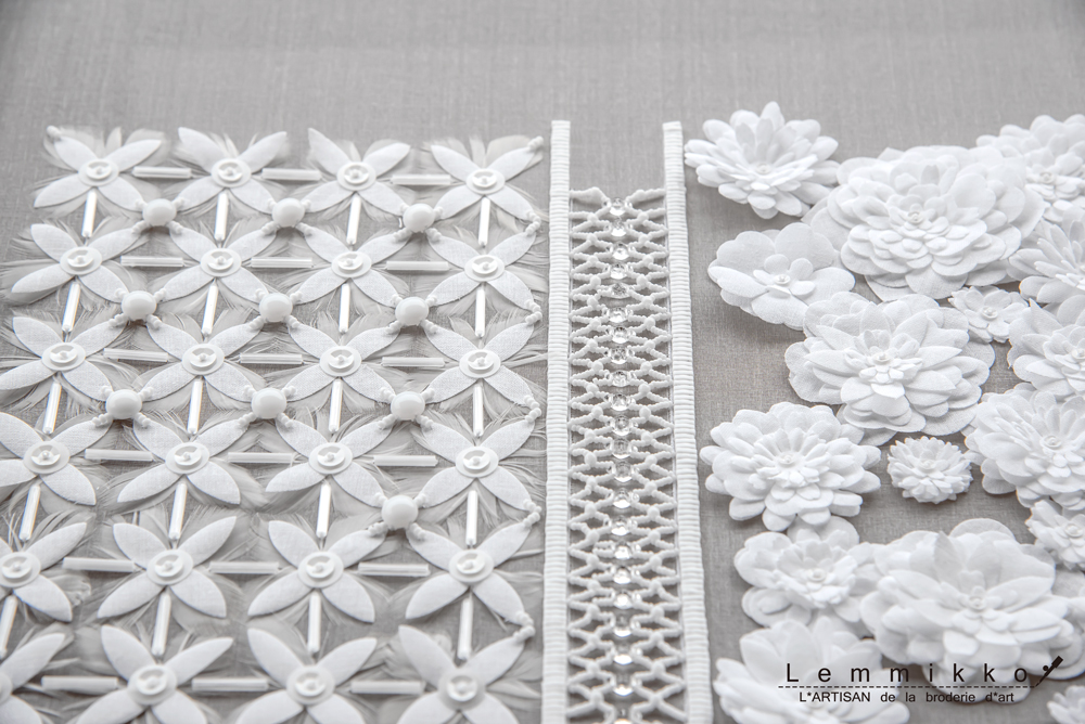 – atelier – 白いお花の刺繍
