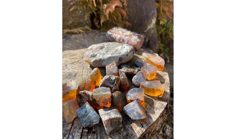 アンバー原石をカットした話◎アンバーの研磨キット再販のお知らせ