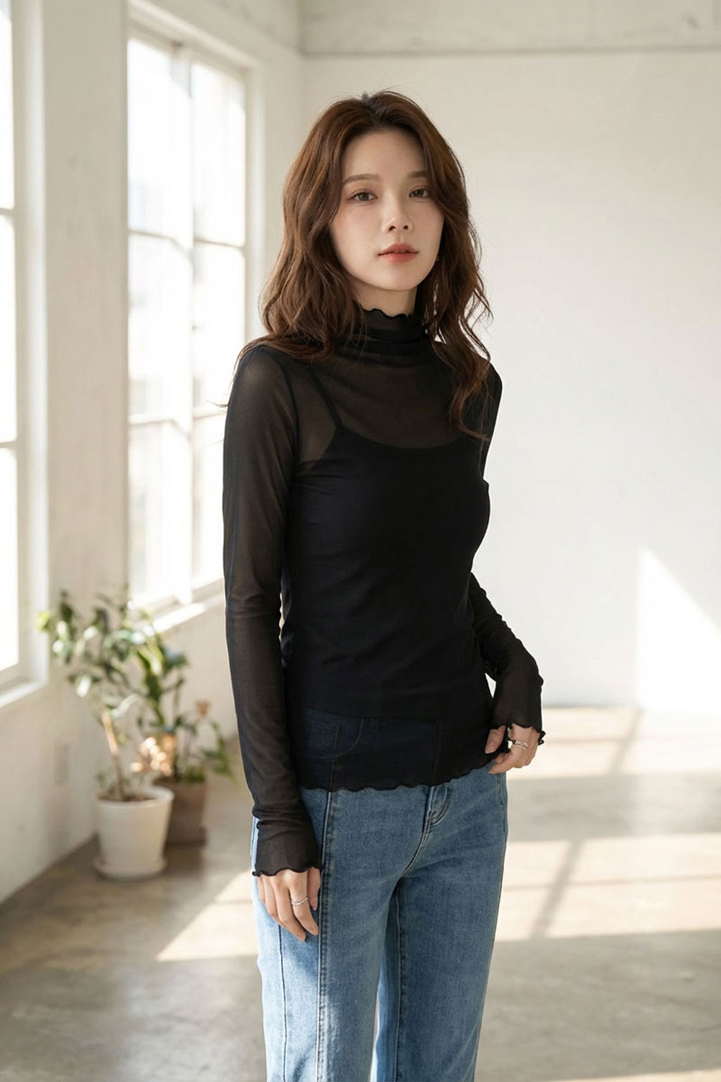 重ねるだけで旬顔。いつものニットが蘇る「メロウシアー」の魔法